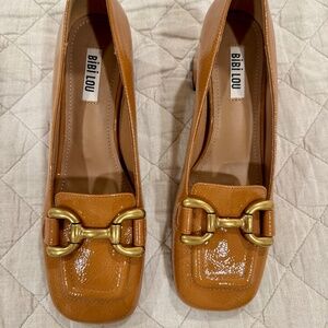 NWT BiBi LOU Valencia Loafers - Camel Patent Size 38